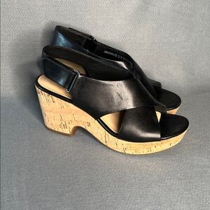 Clarks black leather platform sandal sz 8